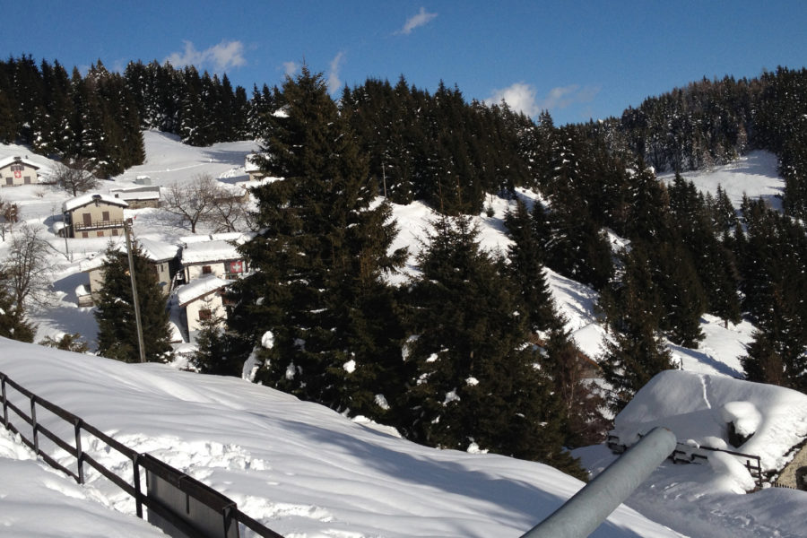 Mornera avec des raquettes à neige